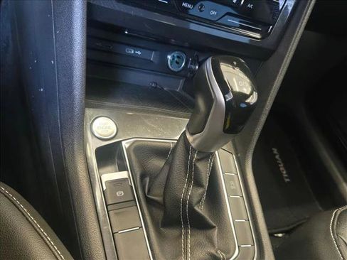 Used 2024 Volkswagen Tiguan SE image 10