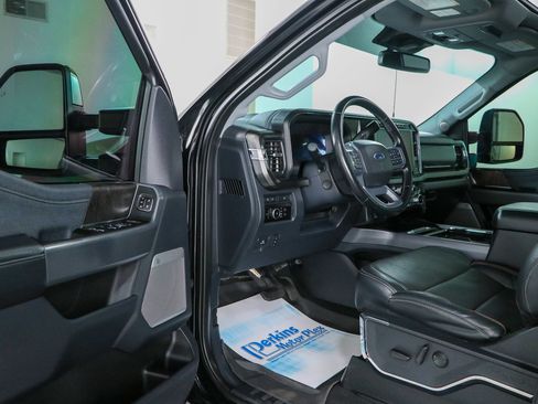Used 2023 Ford F250 Lariat w/ Lariat Ultimate Package AWD/4WD image 3