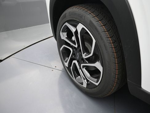 New 2026 Chevrolet Trax RS w/ Sunroof Package FWD image 31