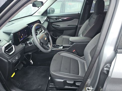 Used 2025 Chevrolet TrailBlazer LT AWD/4WD image 5