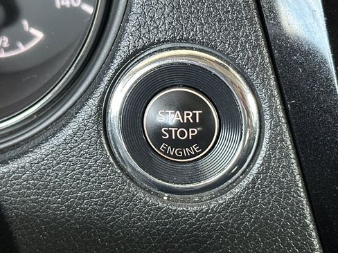 Used 2019 Nissan Rogue SV AWD/4WD image 28