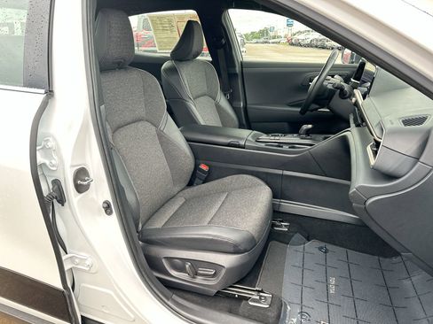 Used 2023 Toyota Crown XLE image 21