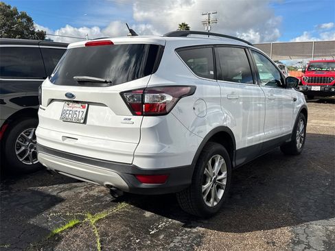 Used 2018 Ford Escape SE w/ SE Sync 3 Package image 8