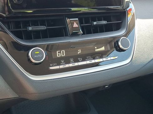 Used 2025 Toyota Corolla LE FWD image 17