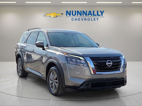 Used 2025 Nissan Pathfinder SV AWD/4WD image 7