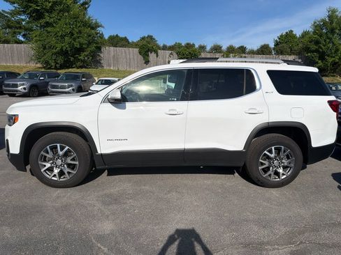 Used 2023 GMC Acadia SLT AWD/4WD image 3