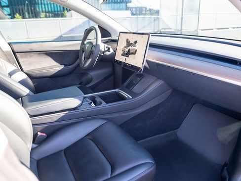 Used 2022 Tesla Model Y Performance AWD/4WD image 25