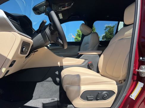 New 2025 Jeep Grand Cherokee Limited AWD/4WD image 19