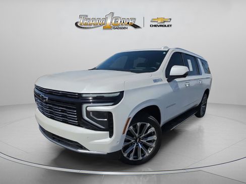 Used 2025 Chevrolet Suburban High Country image 4