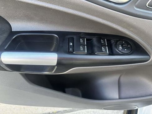 Used 2020 Ford Transit Connect XLT image 9