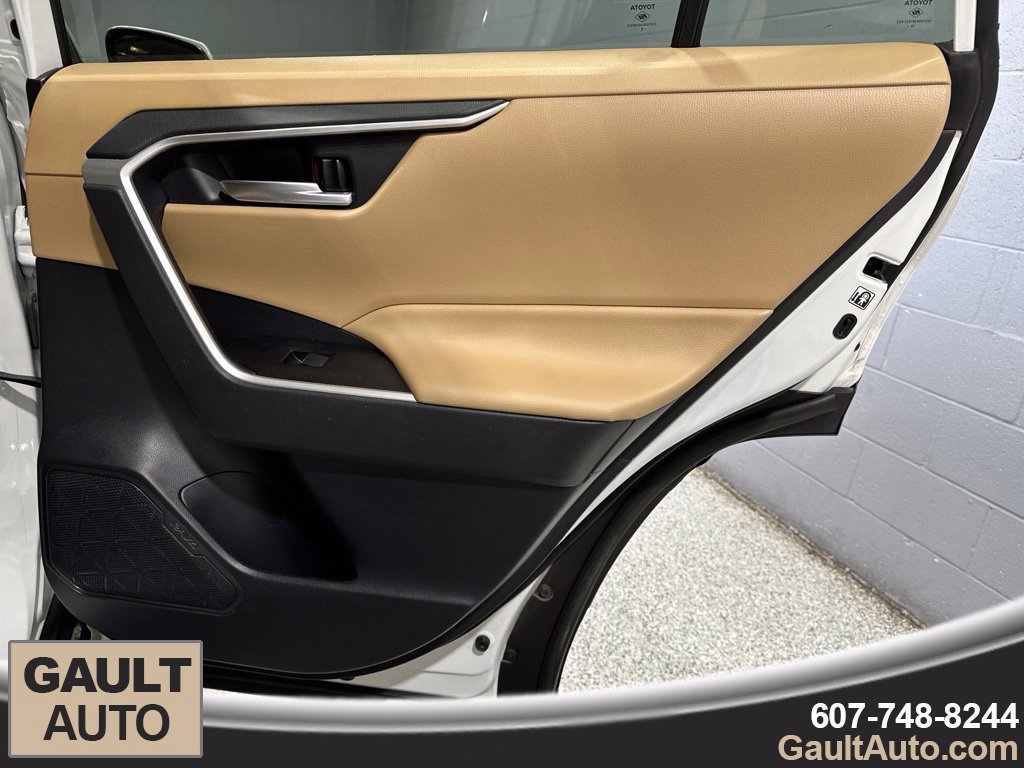 Used 2020 Toyota RAV4 XLE Premium AWD/4WD image 18