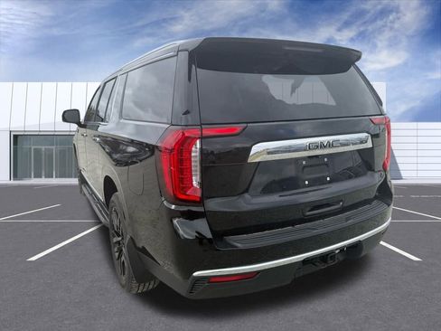 Used 2022 GMC Yukon XL SLT w/ SLT Luxury Package image 11