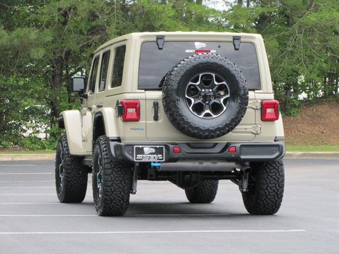 Used 2022 Jeep Wrangler Unlimited Rubicon 4xe w/ Cold Weather Group AWD/4WD image 10