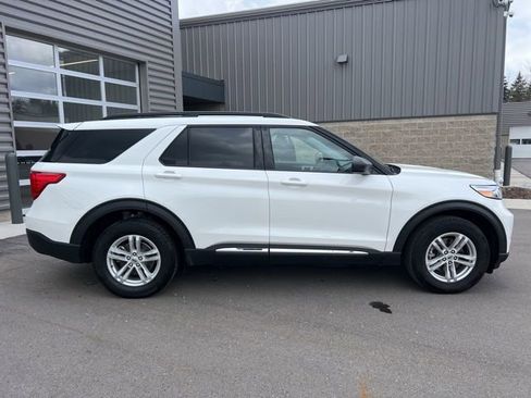Used 2024 Ford Explorer XLT w/ Equipment Group 202A image 5