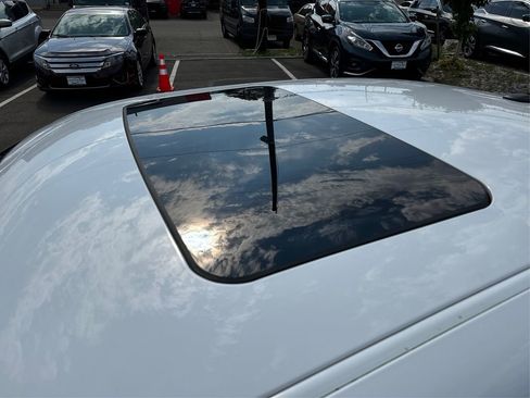 Used 2019 Dodge Challenger R/T w/ Driver Convenience Group image 13