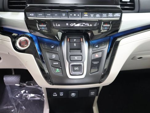 New 2026 Honda Odyssey Touring image 21