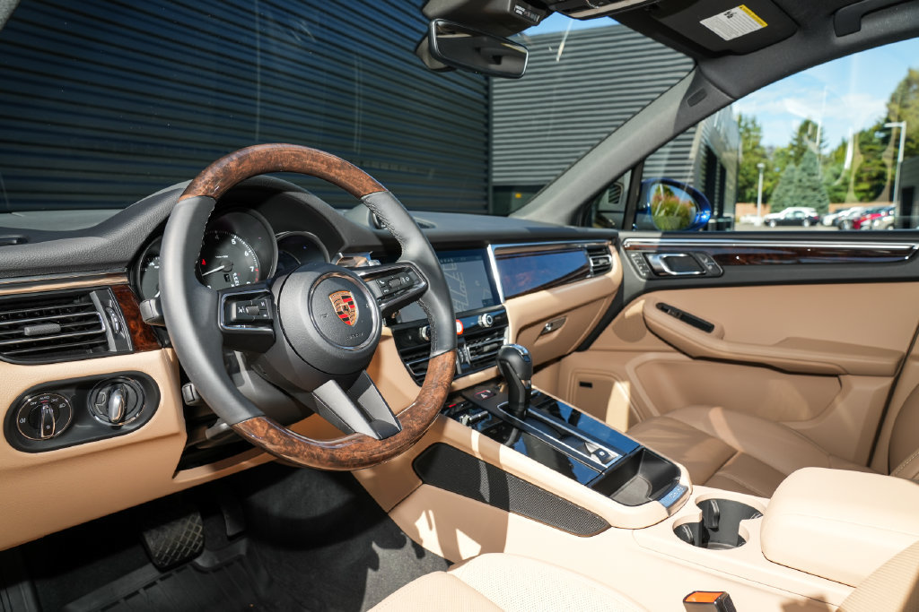 Certified 2026 Porsche Macan AWD/4WD image 4