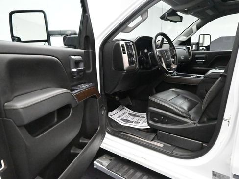 Used 2019 GMC Sierra 3500 Denali w/ Duramax Plus Package AWD/4WD image 9