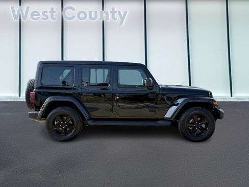 Used 2021 Jeep Wrangler Unlimited Sahara AWD/4WD image 2