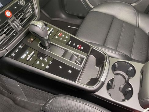 New 2026 Porsche Macan Turbo image 34