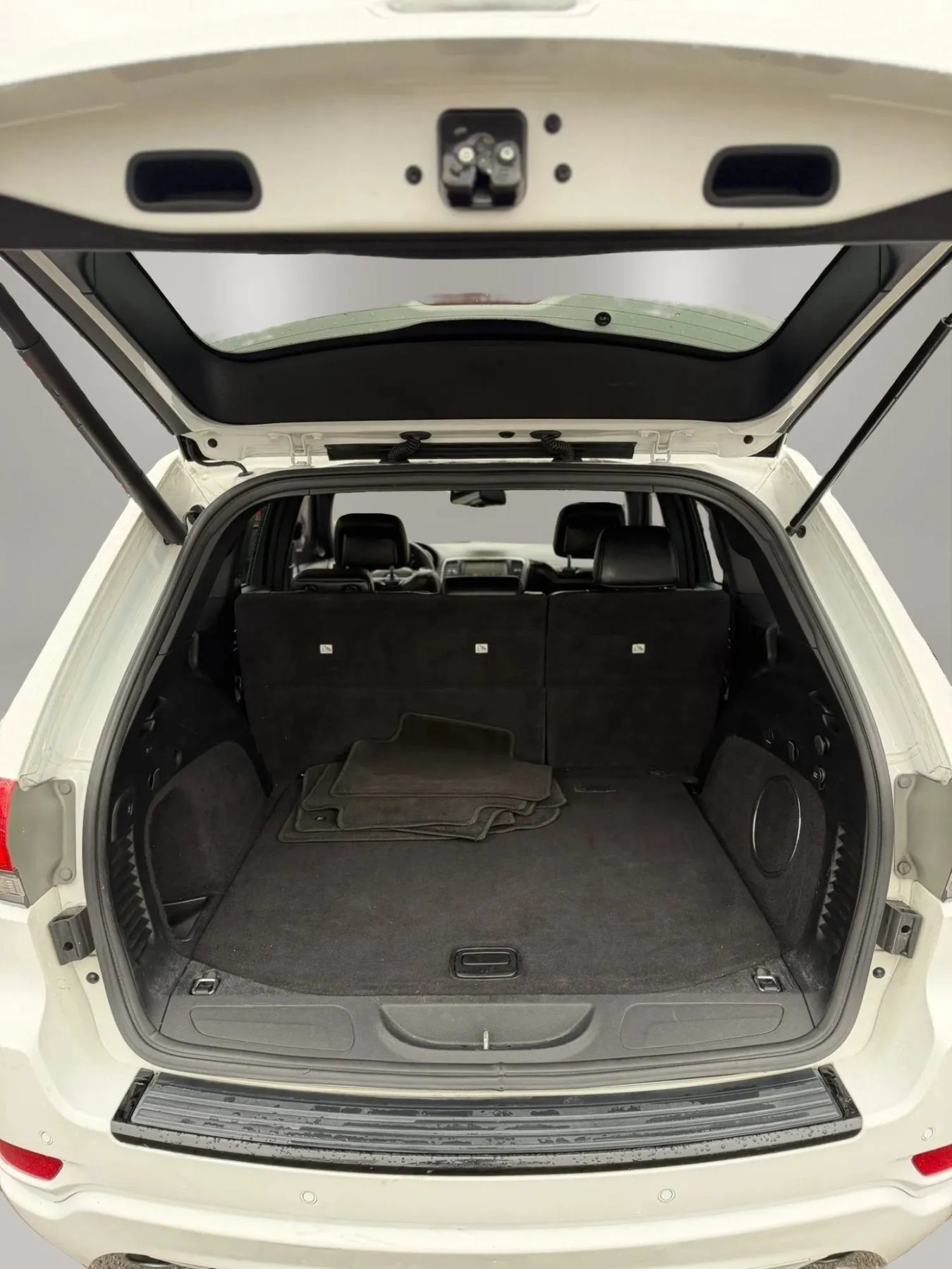 Used 2015 Jeep Grand Cherokee Altitude AWD/4WD image 8