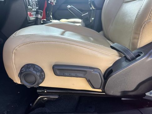 Used 2018 Jeep Wrangler Unlimited Rubicon w/ Uconnect 4C Nav & Sound Group AWD/4WD image 15