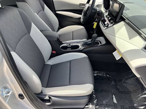 Used 2026 Toyota Corolla LE w/ Carpet Mat Package (TMS) FWD image 9