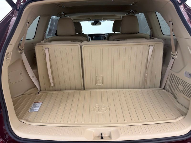 Used 2017 Toyota Highlander Limited AWD/4WD image 11