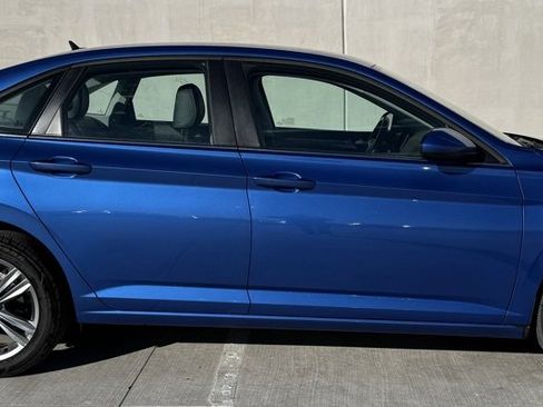 Used 2024 Volkswagen Jetta SE image 3