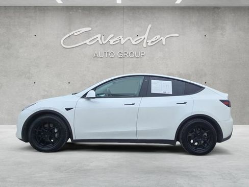 Used 2022 Tesla Model Y Long Range image 13