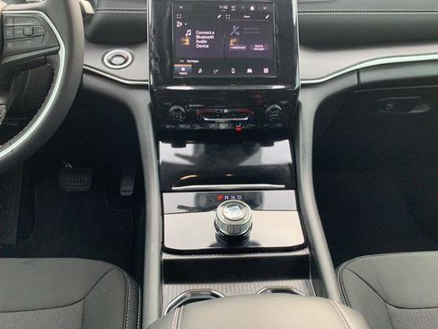 New 2025 Jeep Grand Cherokee L Laredo image 23