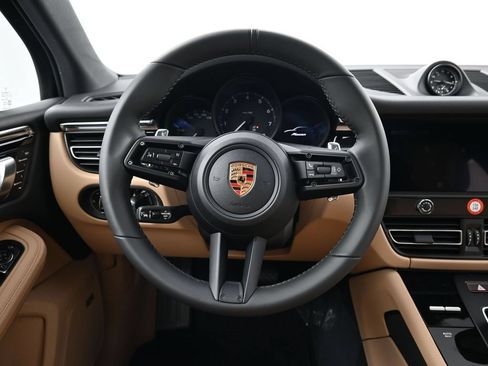 Used 2026 Porsche Macan AWD/4WD image 13