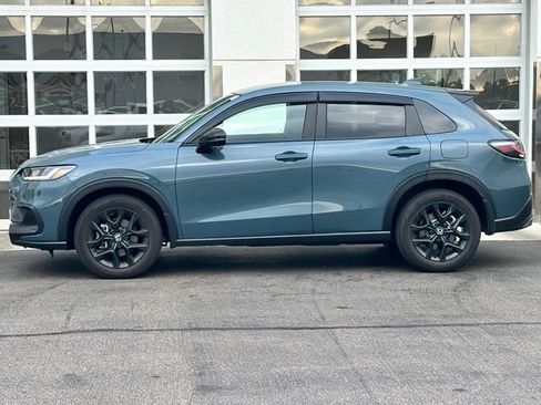 Certified 2025 Honda HR-V Sport image 3