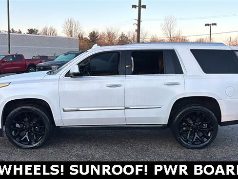 Used 2017 Cadillac Escalade Premium Luxury image 3