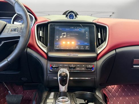 Used 2018 Maserati Ghibli image 11