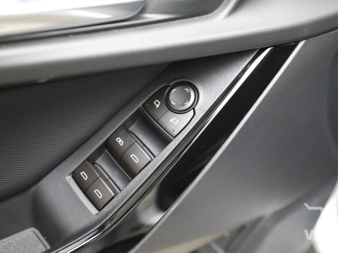 New 2026 Chevrolet Equinox LT w/ Convenience Package II FWD image 17