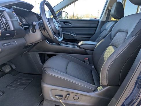 Used 2024 Nissan Pathfinder SV image 22