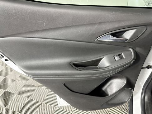 Used 2022 Buick Encore GX Essence FWD image 41