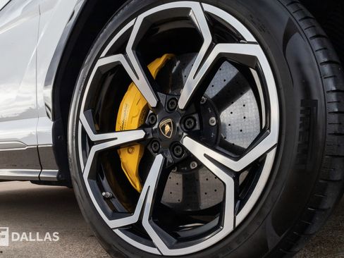 Used 2020 Lamborghini Urus image 18
