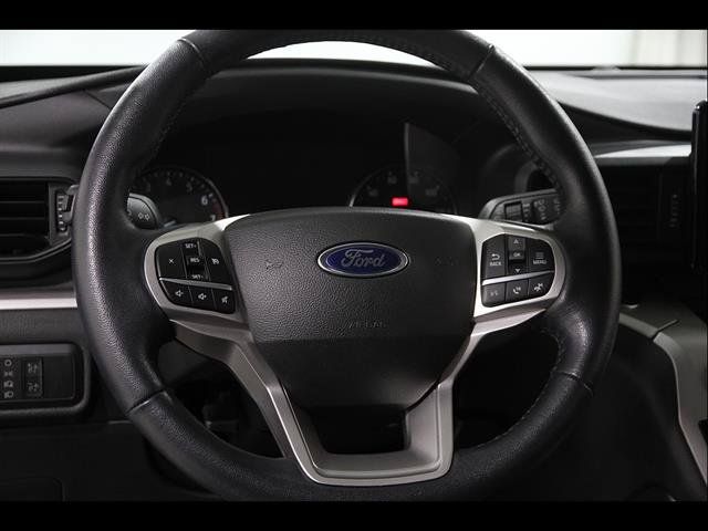 Used 2022 Ford Explorer XLT AWD/4WD image 7