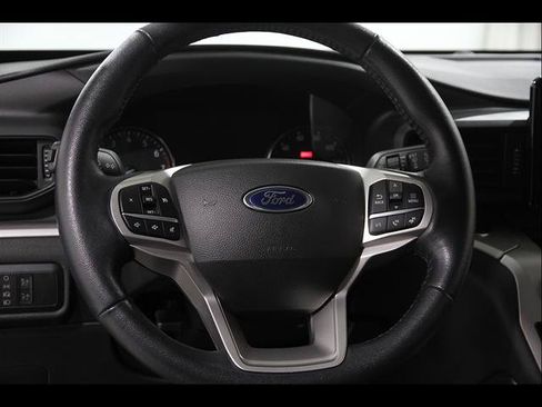 Used 2022 Ford Explorer XLT AWD/4WD image 7