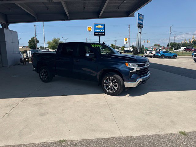 Used 2022 Chevrolet Silverado 1500 LT w/ Protection Package AWD/4WD image 3