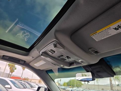 Used 2019 Cadillac Escalade Premium Luxury image 11