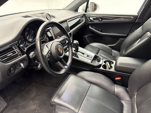 Certified 2023 Porsche Macan AWD/4WD image 5