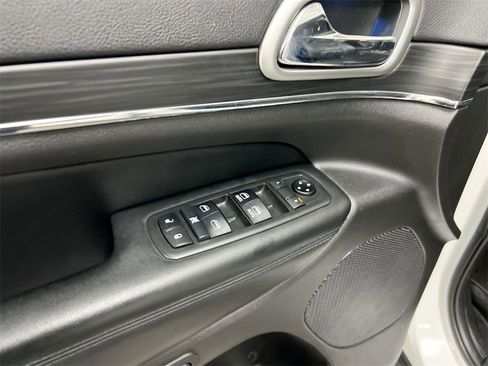 Used 2019 Jeep Grand Cherokee Limited image 22