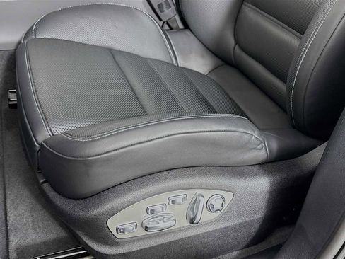 Certified 2025 Porsche Macan GTS image 13