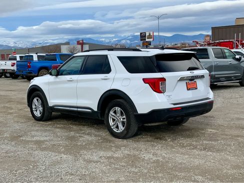 Used 2022 Ford Explorer XLT AWD/4WD image 3