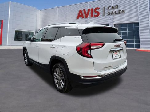 Used 2024 GMC Terrain SLT image 9