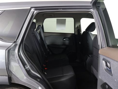 Used 2023 Nissan Rogue SV image 30