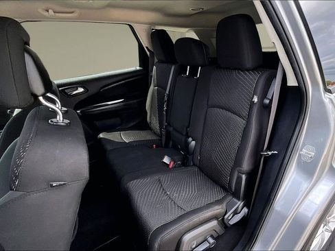 Used 2019 Dodge Journey SE image 27